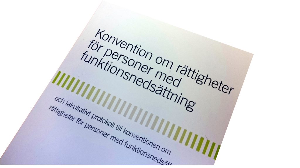 Framsidan av FN:s funktionsrättskonvention på svenska